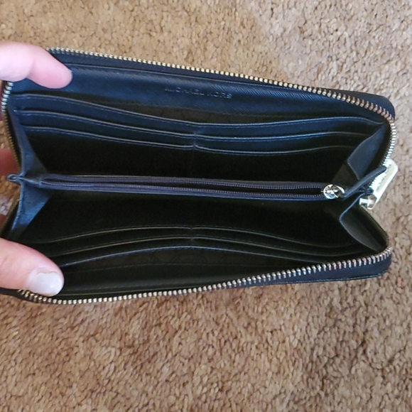 Michael Kors wallet - Picture 2 of 4